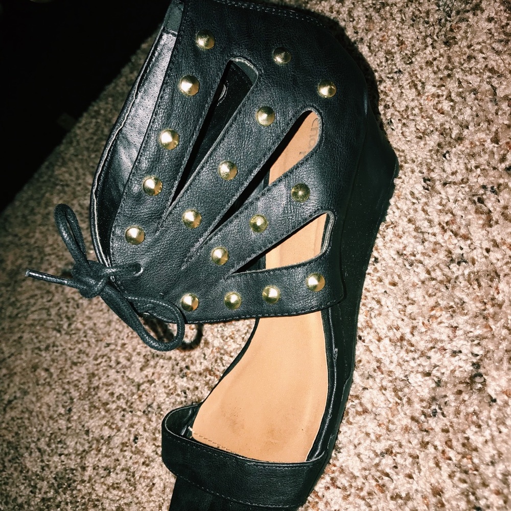 Black sandles